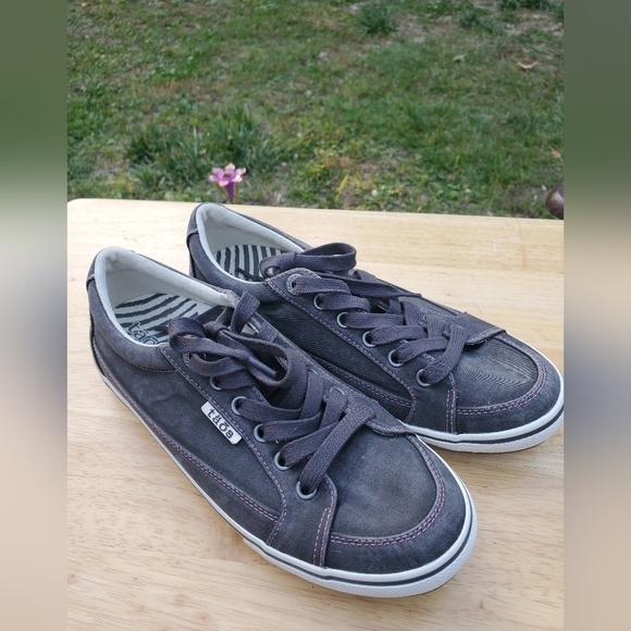 TAOS Women's Size 7 Gray Moc Star Sneaker Indigo Distressed Canvas GUC. - Picture 1 of 12